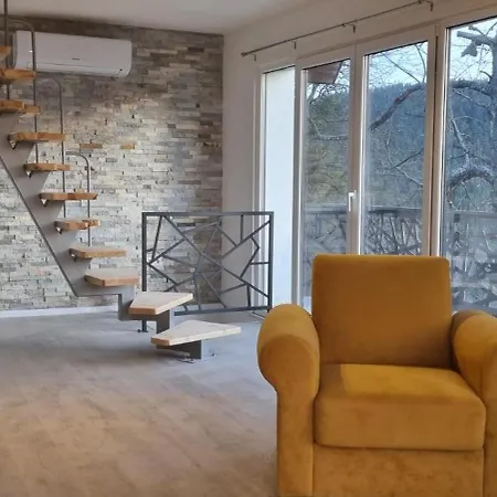 Mountain House Monte Aria * Pale